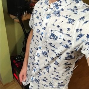 Large - Short Sleeve beachy summer shirt